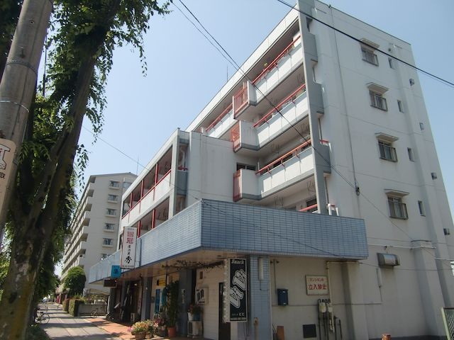 芦山ビルの外観