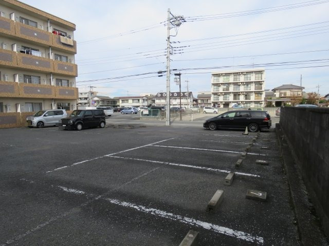 芦山ビルの駐車場