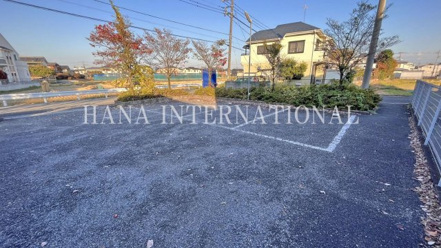 レオパレスアクアの駐車場