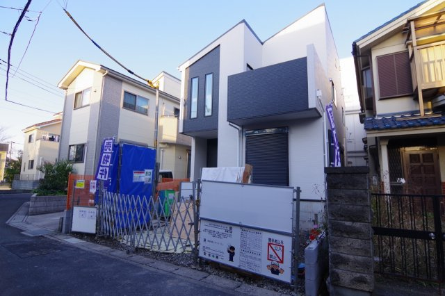 越谷市神明町2丁目　新築戸建ての外観