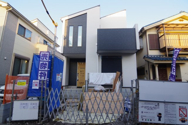越谷市神明町2丁目　新築戸建ての外観
