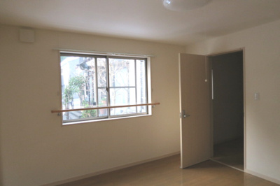 【洋室】 | ビバリー春日山A棟 | 洋室8帖です。