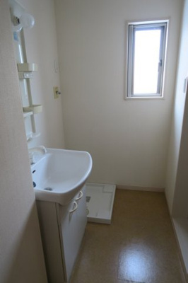 【洗面所】 | ビバリー春日山A棟 | 脱衣スペースもあります