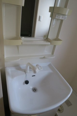 【独立洗面台】 | ビバリー春日山A棟 | 広く使いやすい独立洗面台です
