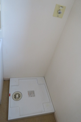 【洗面所】 | ビバリー春日山A棟 | 室内に洗濯機置き場があります。