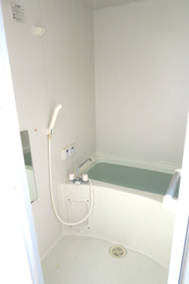 【浴室】 | ビバリー春日山A棟 | 落ち着いた空間のお風呂です