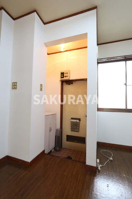 石川アパートの玄関|2014年撮影。現況と異なることがございます。