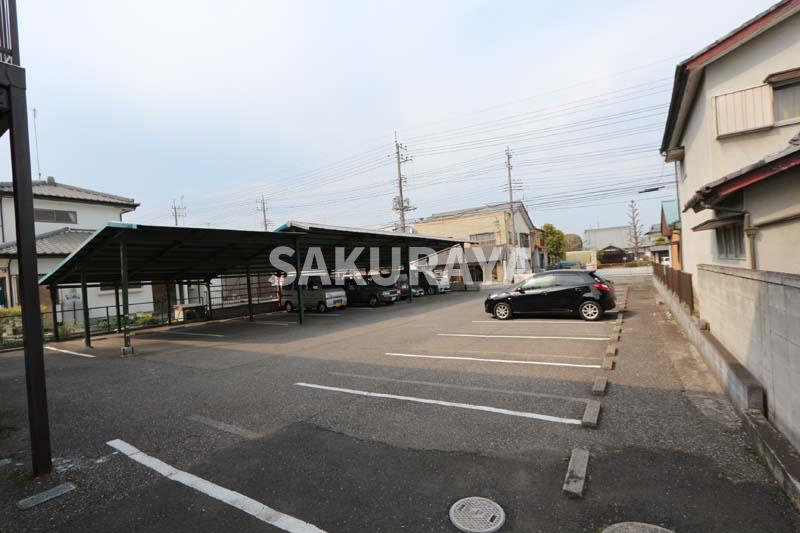 石川アパートの駐車場