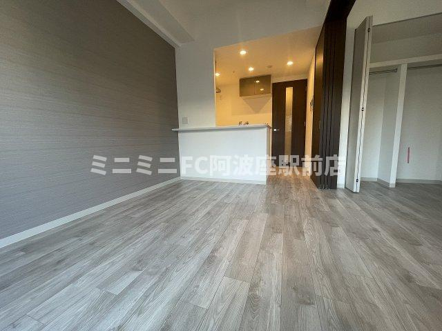 エステムコート大阪福島ルアーナの居間・リビング