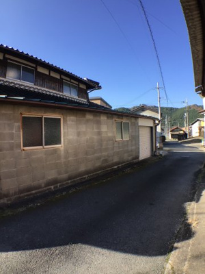 【前面道路含む現地写真】 | 石生駅東口中古住宅
