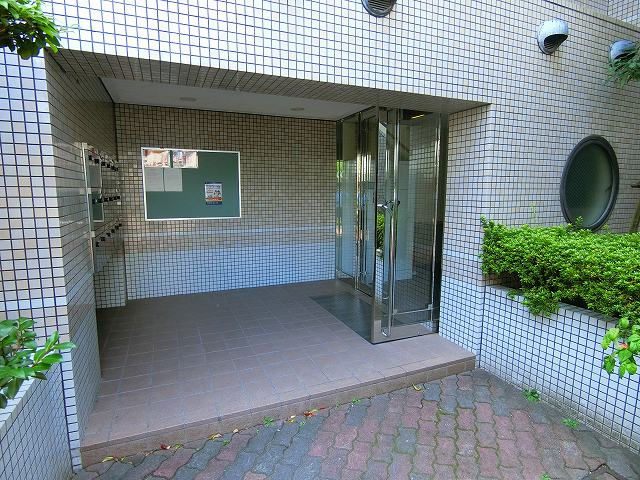 【エントランス】 | ロイヤルハイム里中