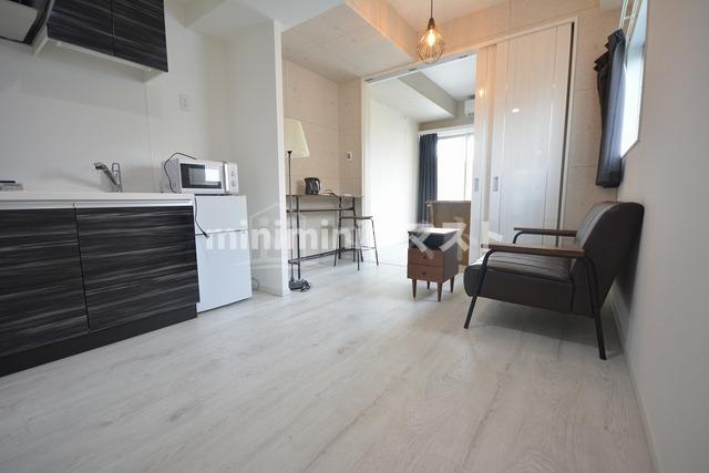 リアライズ花園町駅前の居間・リビング