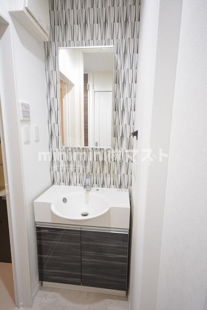 リアライズ花園町駅前の洗面所