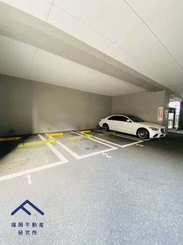 エンクレストベイ天神東の駐車場