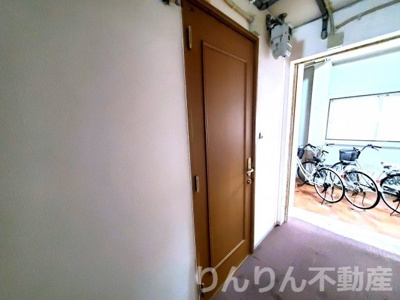 【玄関】 | カーサ山城 | 玄関です