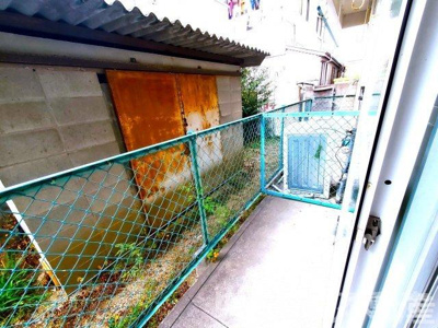 【バルコニー】 | カーサ山城 | 外からの目が気にならないバルコニーで洗濯物が干せます