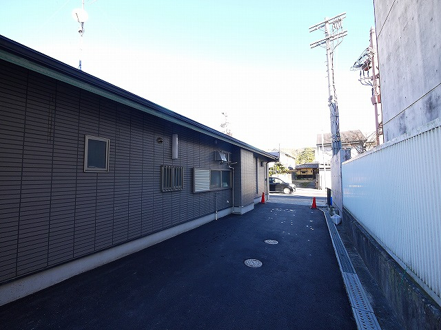 奈良T・Mモータープールの外観