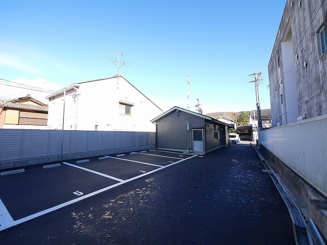 奈良T・Mモータープールの外観