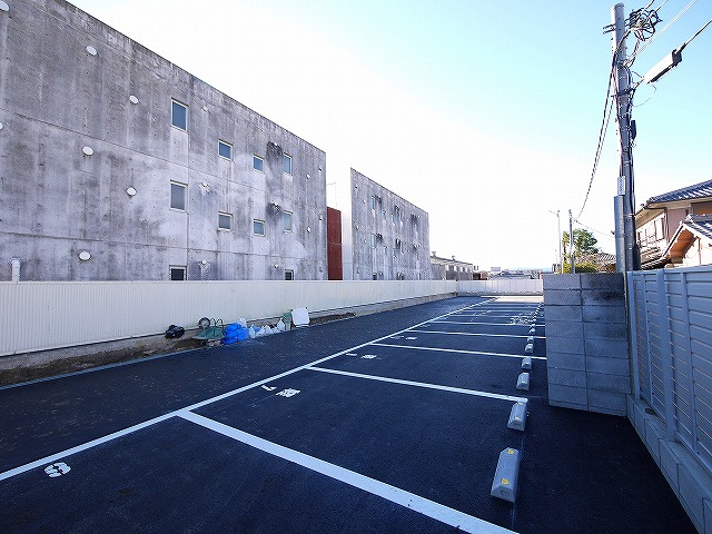 奈良T・Mモータープールの外観