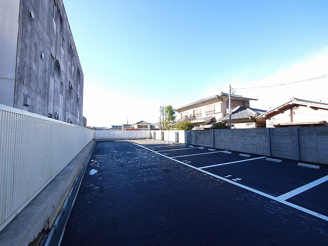 奈良T・Mモータープールの外観