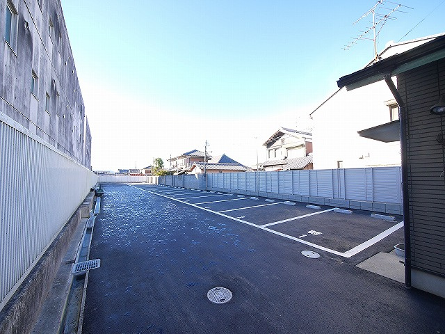 奈良T・Mモータープールの外観