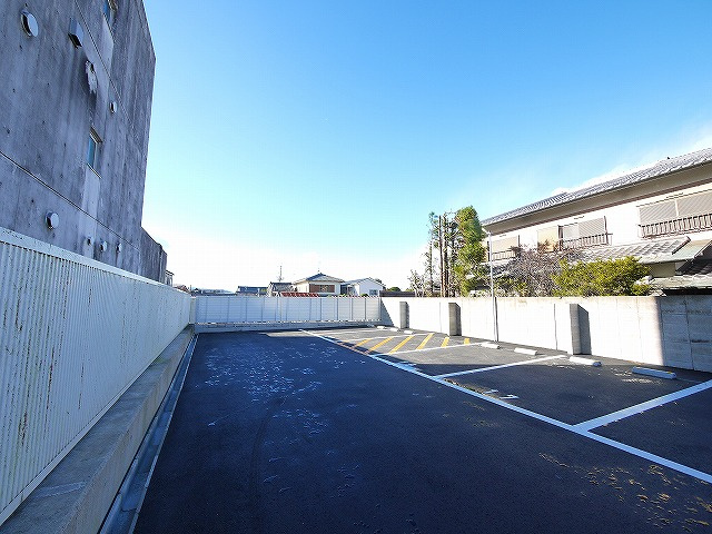 奈良T・Mモータープールの外観