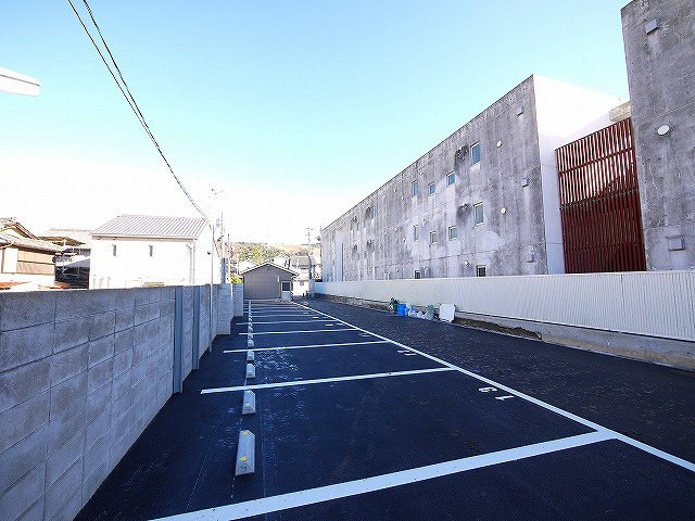 奈良T・Mモータープールの外観