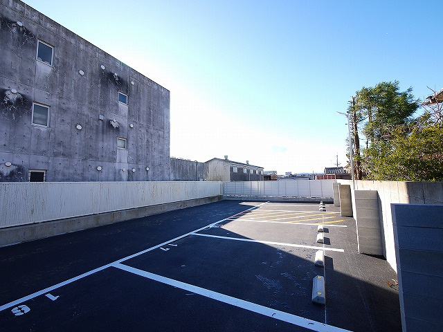 奈良T・Mモータープールの外観