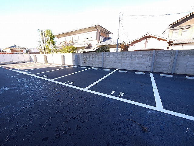 奈良T・Mモータープールの外観