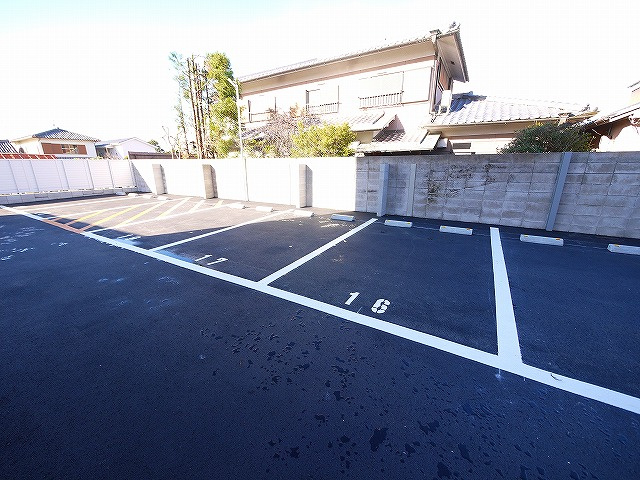 奈良T・Mモータープールの外観