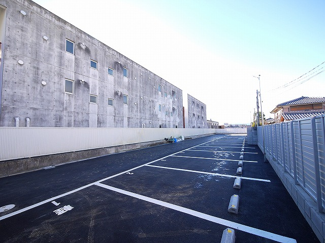 奈良T・Mモータープールの外観