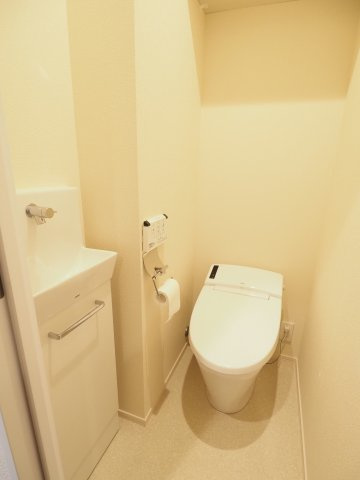 【トイレ】 | MAISON MUSASHI | 中に手洗い場があるのもよいですね！