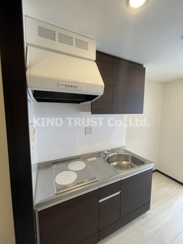 天満橋ケルスコートのキッチン|コンパクトなキッチンで掃除もラクラク