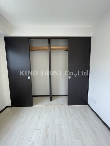 天満橋ケルスコートの居間・リビング|こちらのリビングで趣味の時間をお楽しみください