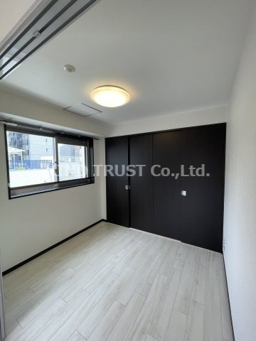 天満橋ケルスコートの洋室|落ち着いた色調の洋室です