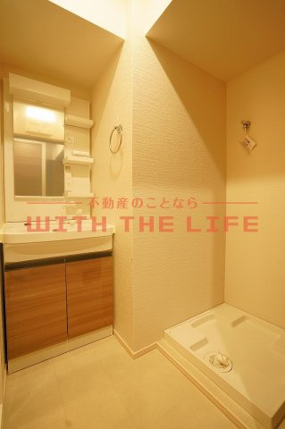 RESIDENCE（レジデンス）花畑【10,000円キャッシュバック対象物件】の洗面所|明るい洗面所です