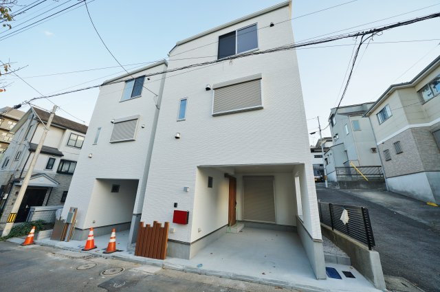 【横浜市保土ケ谷区仏向町1008-30新築戸建てＢ号棟】（初音ヶ丘小学校・橘中学校）の外観