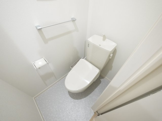 クラシオ大久保幕張のトイレ|温水洗浄便座付き