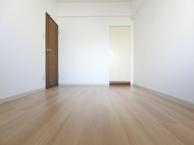 ウエストコートの寝室|同マンション別部屋