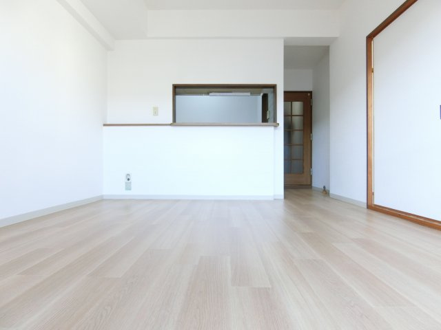 ウエストコートの居間・リビング|同マンション別部屋