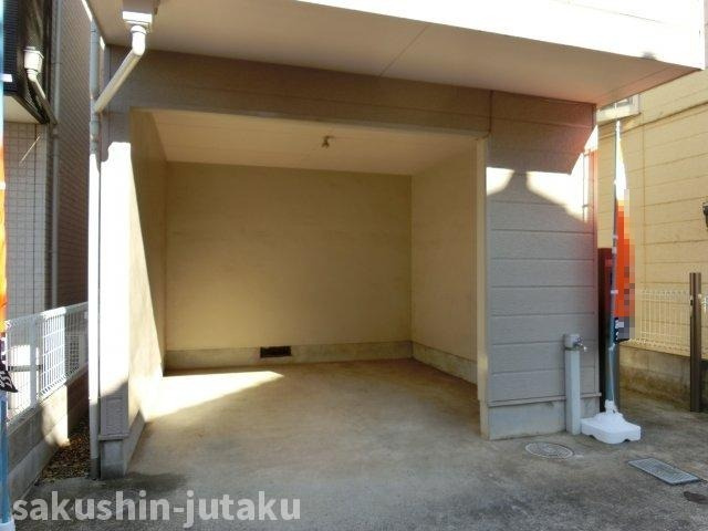 大久保４丁目　中古戸建の駐車場