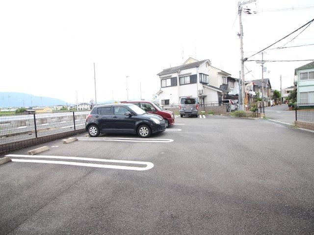 シャルマングレーヌの駐車場|駐車場