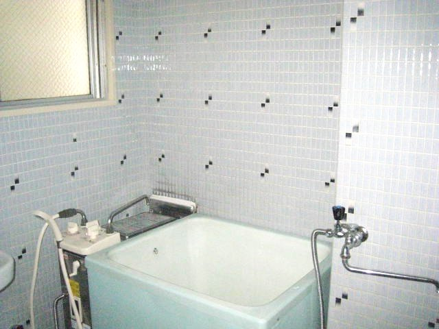 上竹ビルの浴室|きれいなお風呂です