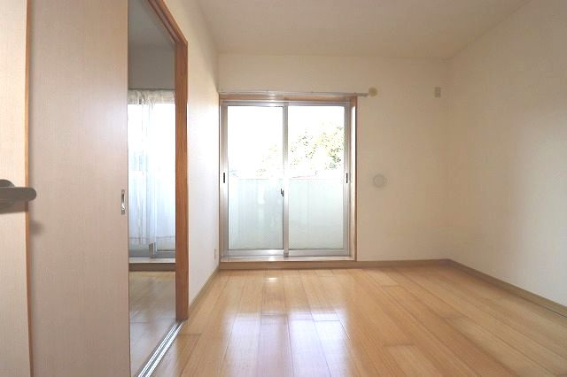 サンマリン横浜の洋室|※反転の場合がございます。
