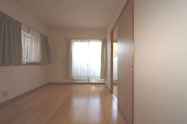 サンマリン横浜の洋室|※反転の場合がございます。