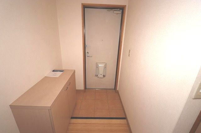 サンマリン横浜の玄関|※反転の場合がございます。