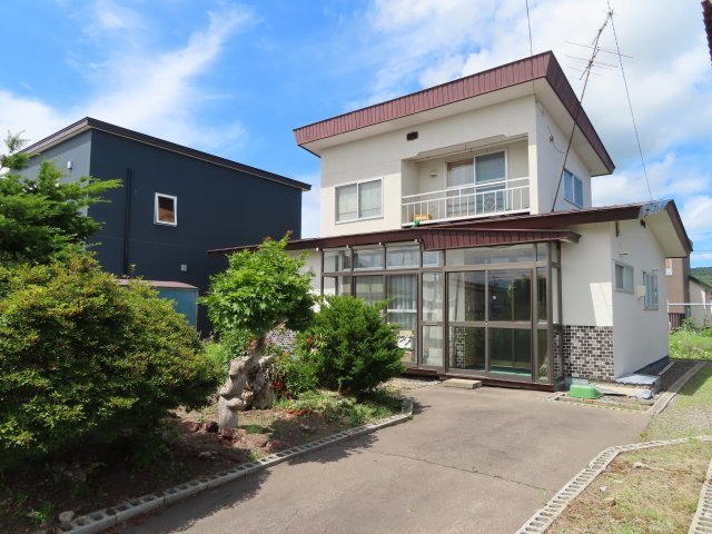紋別郡遠軽町２条通北７丁目１－１３　中古売家の駐車場
