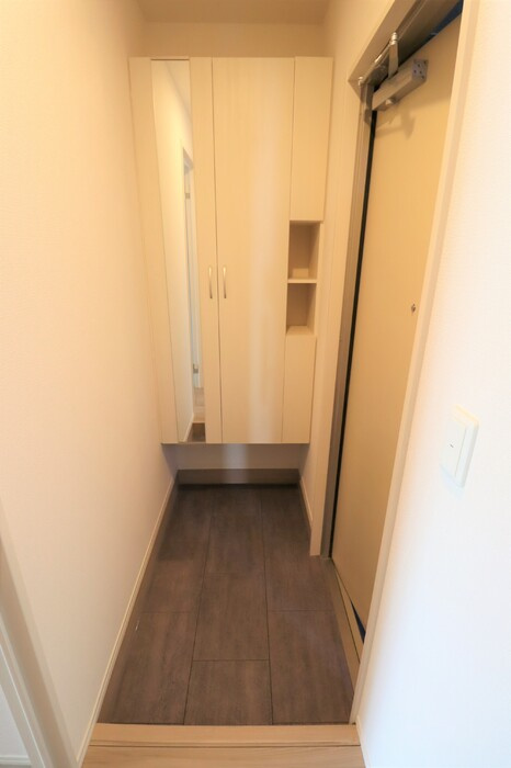 ロイヤルクレスト六号館の玄関