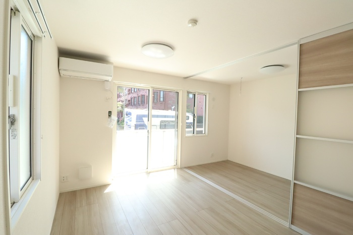 ロイヤルクレスト六号館の居間・リビング