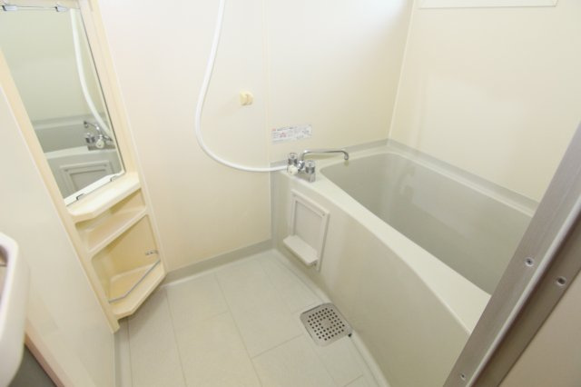 日吉ブレナインの浴室|別部屋の参考写真です。